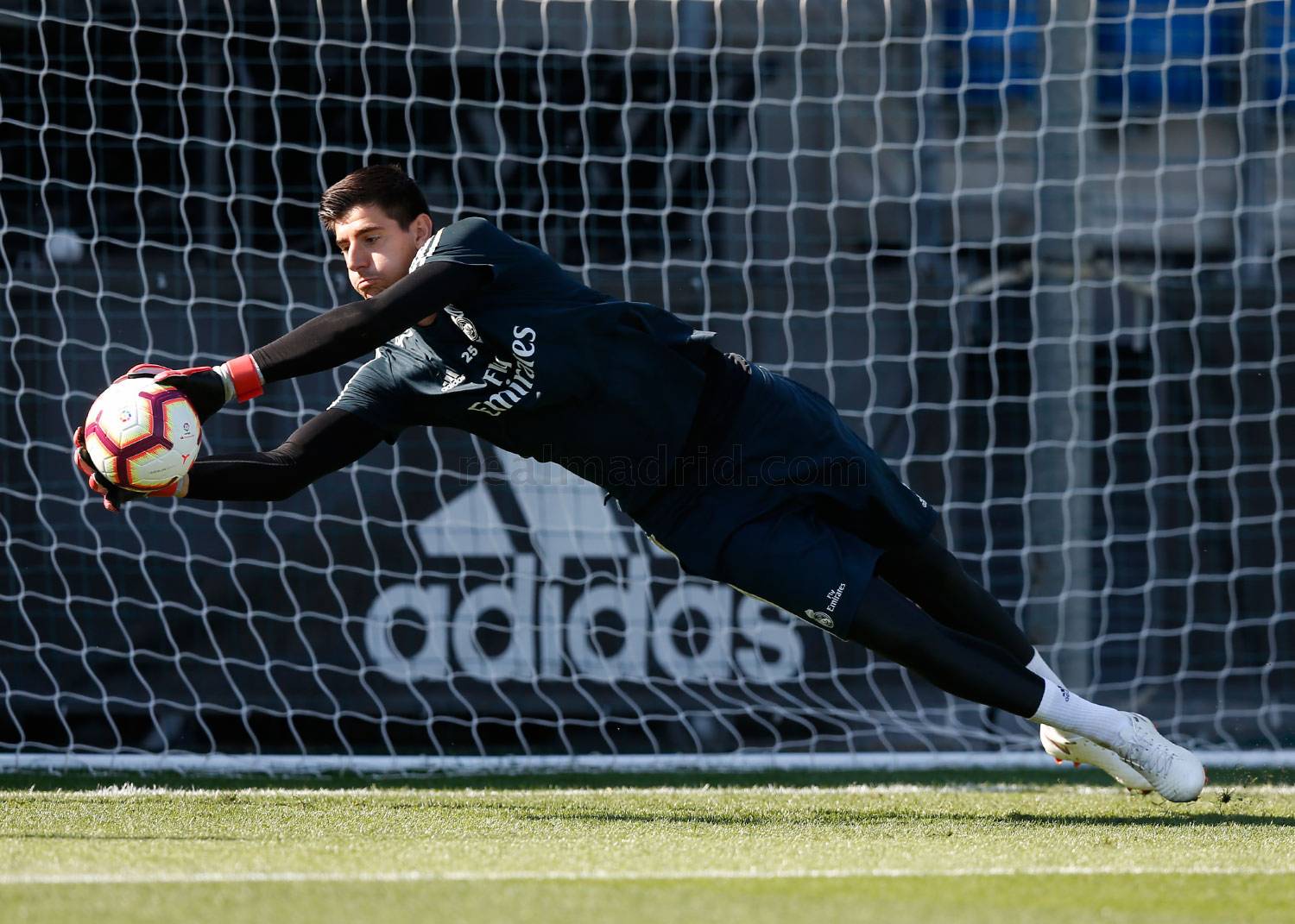 Ảnh bài viết Mất suất trong ĐHTB, Courtois không hề bận tâm