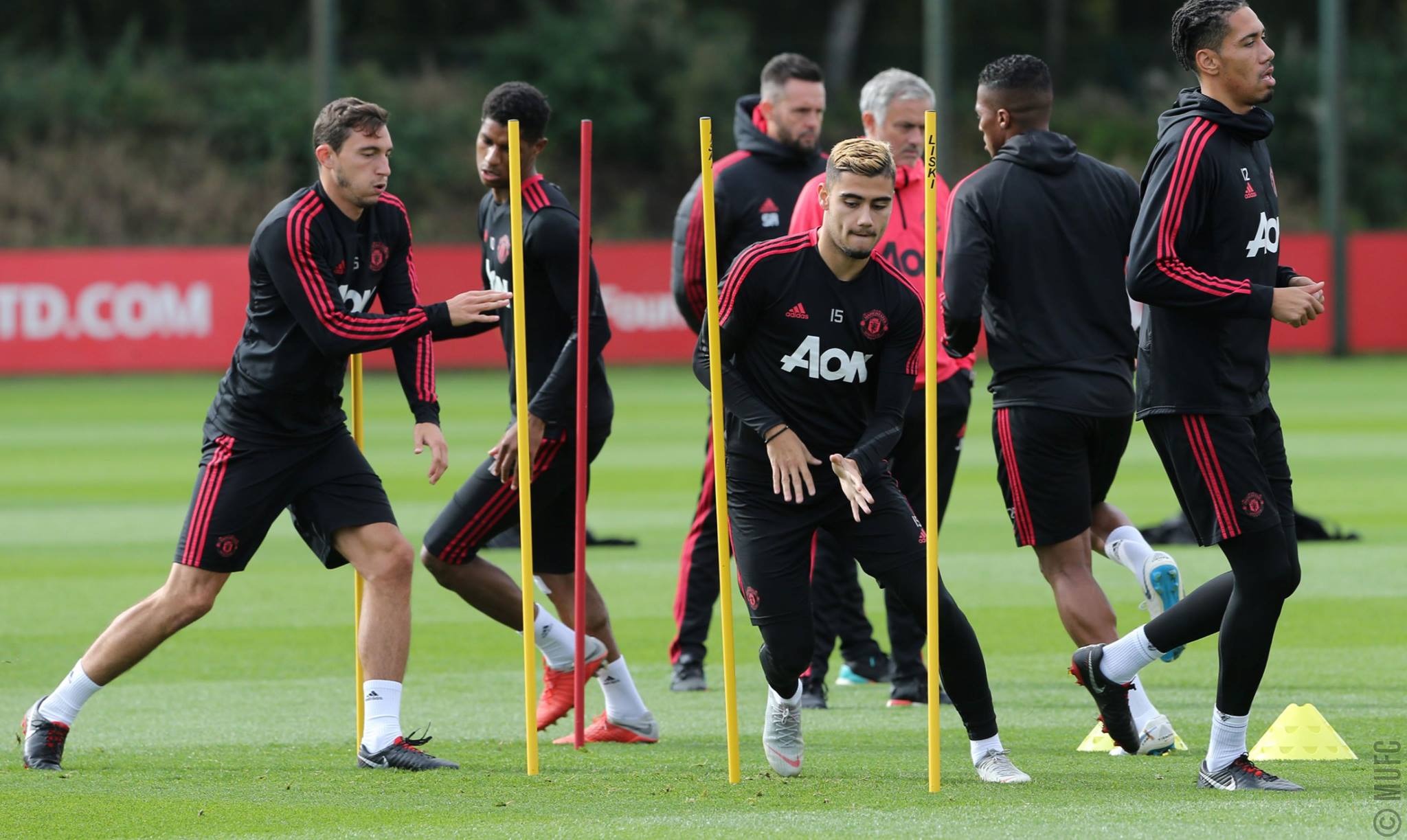 Dàn sao Man Utd coi như không trước mâu thuẫn giữa Pogba với HLV