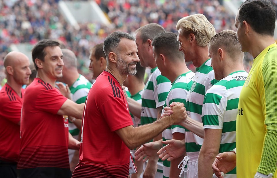 Scholes, Giggs và nhiều danh thủ Man Utd ra sân trong trận cầu ý nghĩa