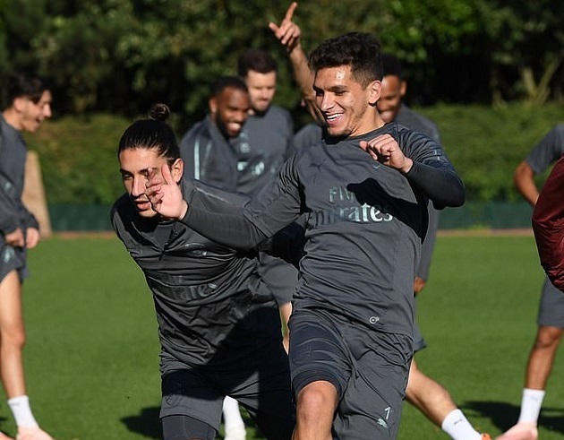 Ảnh bài viết Thi đấu rực sáng, Torreira thu hút mọi ánh nhìn trên sân tập