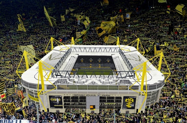 Bạn đã hiểu vì sao các khán đài Bundesliga luôn đầy ắp CĐV chưa?