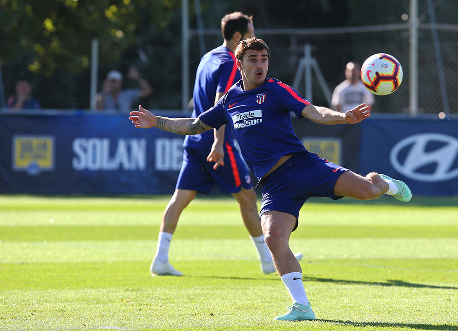 Ảnh bài viết Griezmann luyện 'độc chiêu', sẵn sàng bắn hạ Kền kền trắng