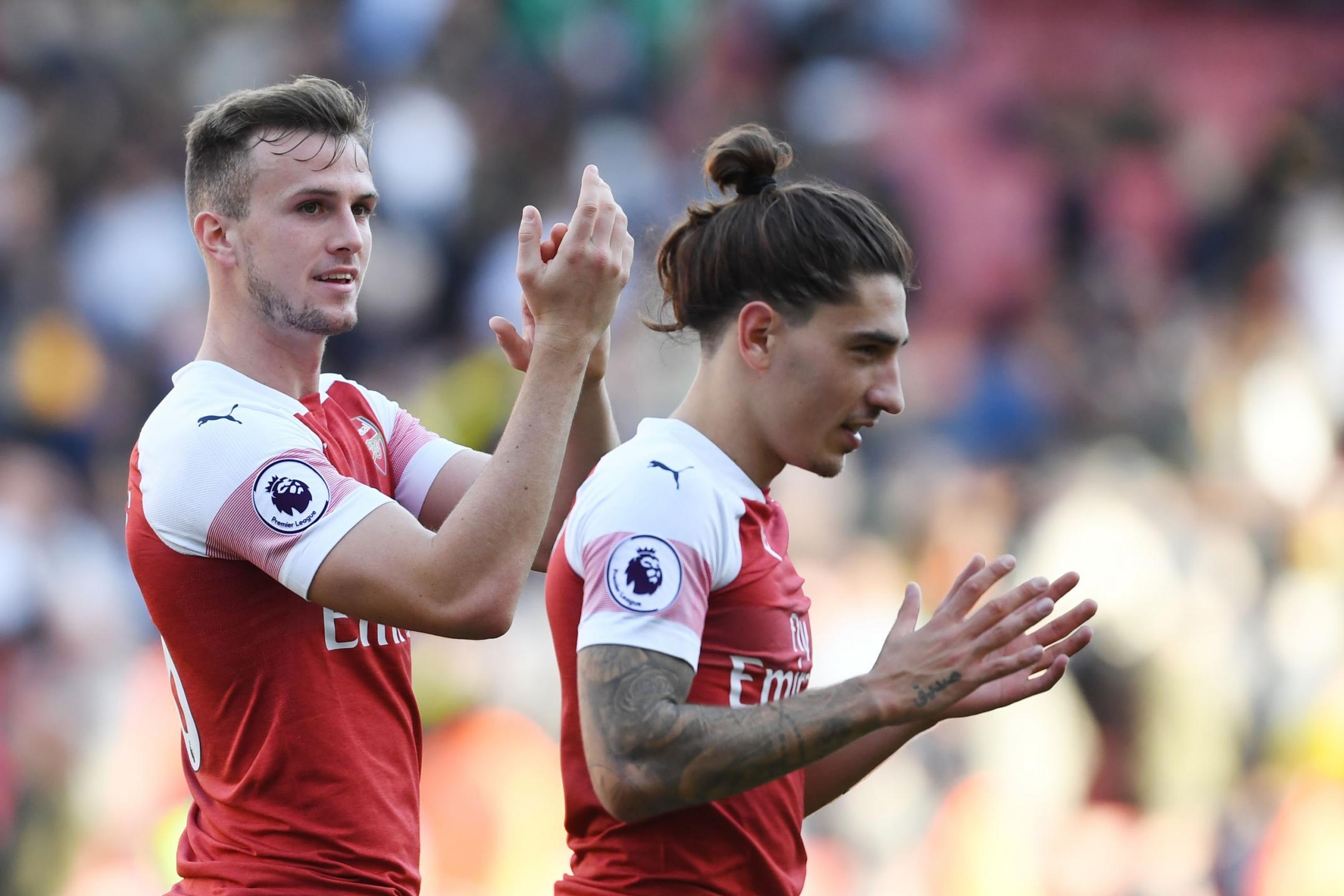 Fan Arsenal đồng loạt đòi Emery trả công bằng cho một cái tên