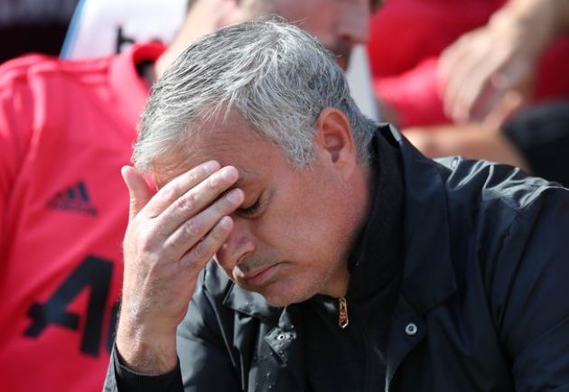 MU sa sút, còn chờ gì mà không sa thải Mourinho?