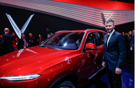 Beckham lịch lãm sánh bước cùng Vinfast tại Paris