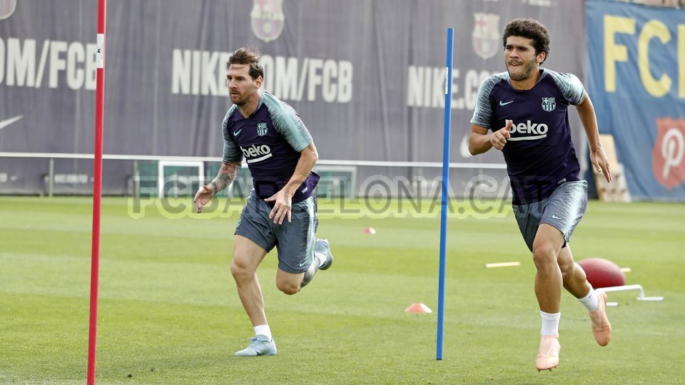 Ảnh bài viết Messi lộ rõ vẻ căng thẳng trước chuyến hành quân đến London