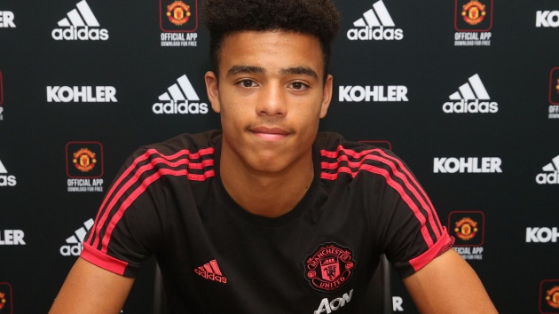 Man Utd kí hợp đồng chuyên nghiệp với gương mặt triển vọng