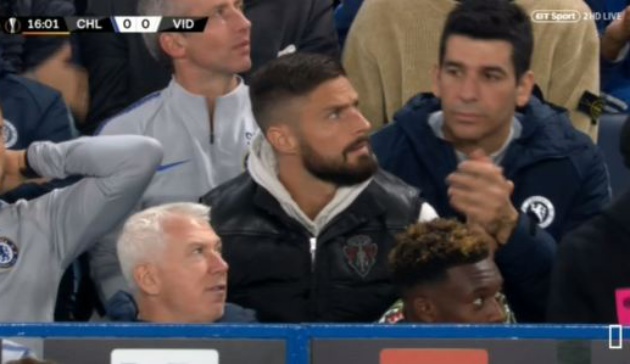 Giroud không tin nổi pha hỏng ăn của Morata