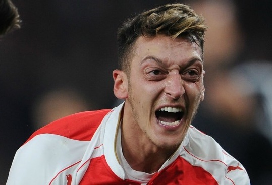 CĐV Arsenal mỉa mai tình huống Ozil nổi điên với đồng đội