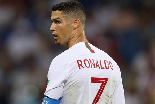Ronaldo “tạm bỏ” ĐT Bồ Đào Nha: Học theo Messi hay mưu đồ cá nhân?