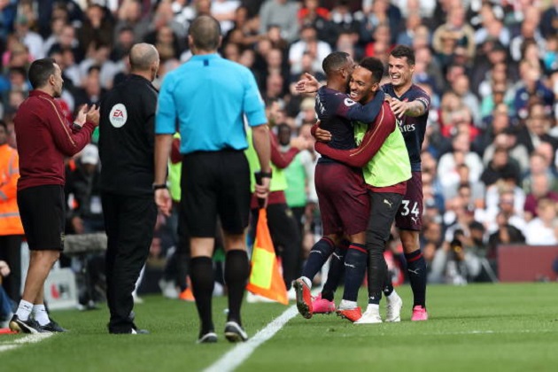 Ảnh bài viết Bất ngờ với cầu thủ Lacazette chạy đến ăn mừng bàn mở tỉ số