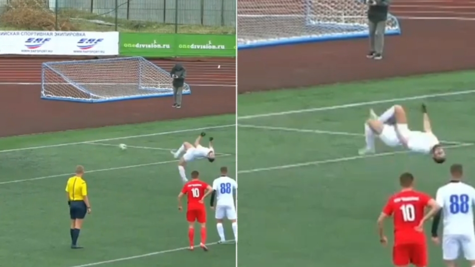 Cầu thủ U21 gây chú ý với pha đá penalty lộn cầu vồng