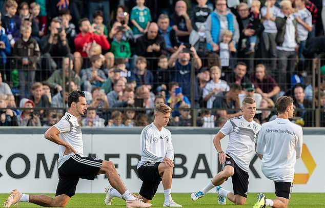 Ảnh bài viết Sắp chiến Pháp và Hà Lan, tuyển Đức căng thẳng thấy rõ