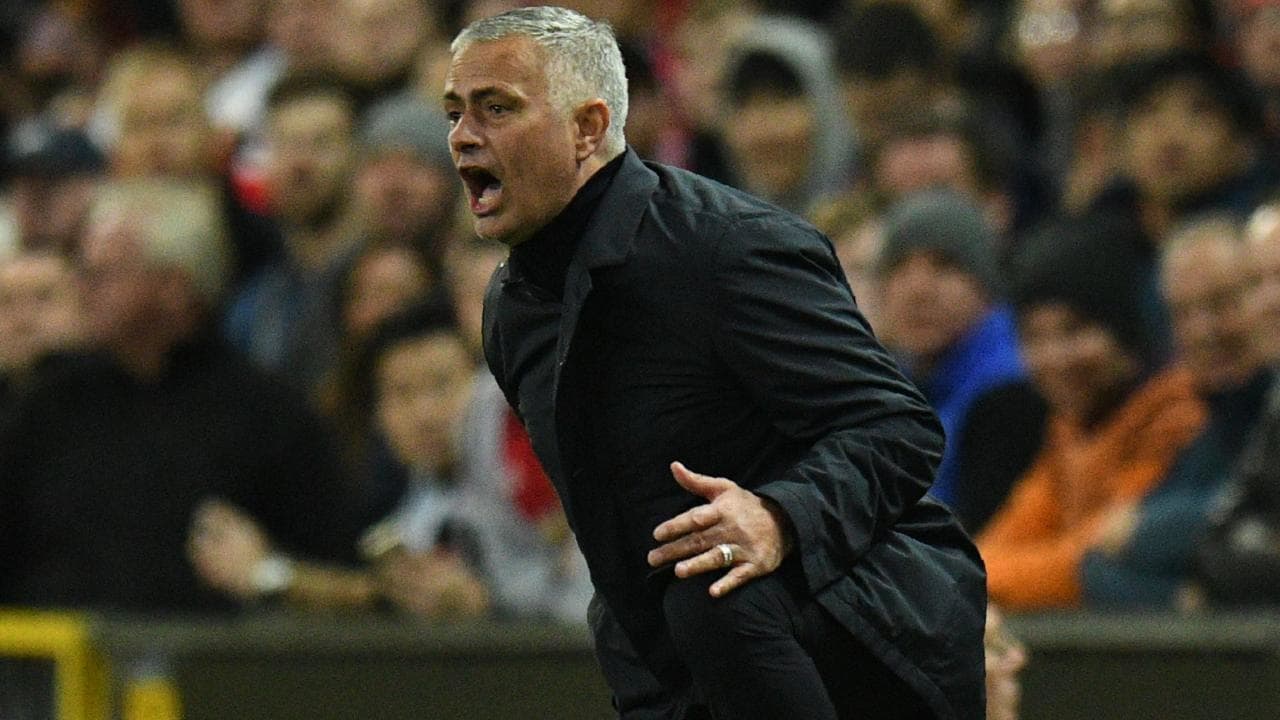 Điểm tin tối 11/10: M.U chốt vụ Mourinho; Barca giật bom tấn 70 triệu?