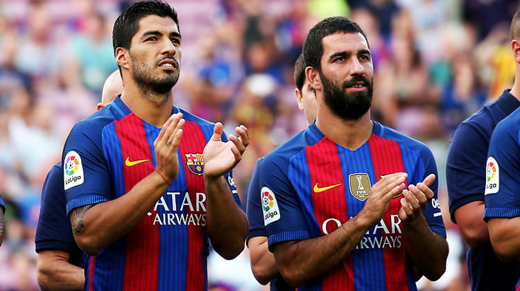 Sốc! Sao Barca mang theo súng sau khi đấm vỡ mũi ca sĩ nổi tiếng