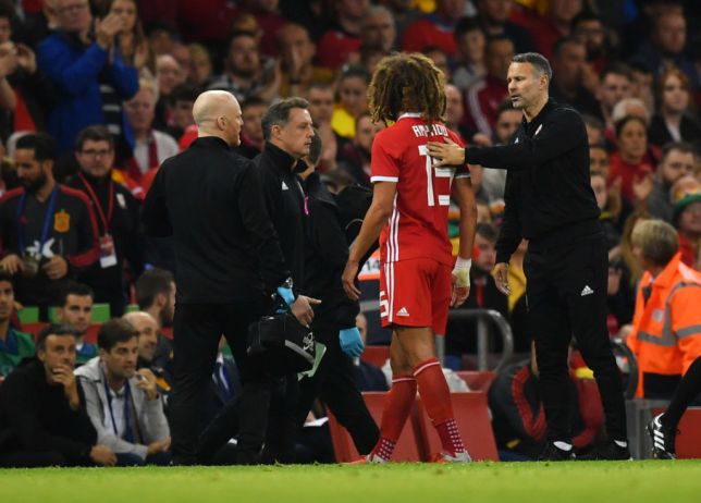 "Tiểu Gullit" chấn thương, Morata và Azpilicueta có hành động khiến fan mát lòng