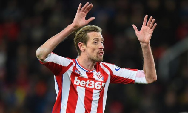 Peter Crouch tiết lộ 'cầu thủ bẩn thỉu nhất' khiến anh thực sự sợ hãi