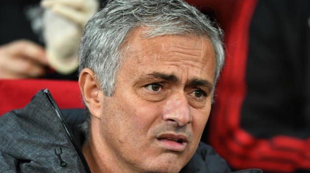 "Tôi đã nhìn thấy Mourinho nằm khóc trong xe buýt"
