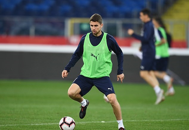 Ảnh bài viết Jorginho thể hiện khả năng điêu luyện trên sân tập Italia