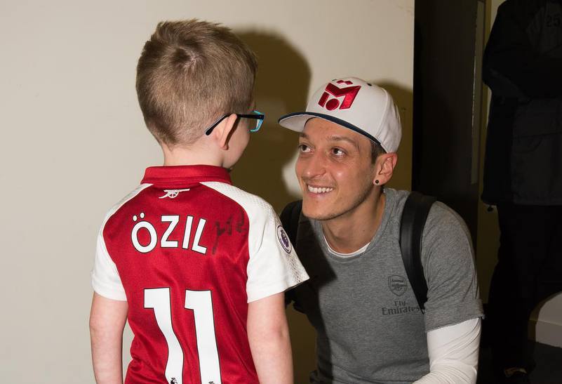 Ảnh bài viết Nhân ngày sinh nhật, Ozil khiến fan rơi nước mắt vì điều này