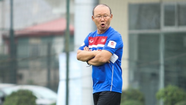 Ảnh bài viết Sốc! Thầy Park tính 'vá hàng thủ' bằng một tiền đạo?