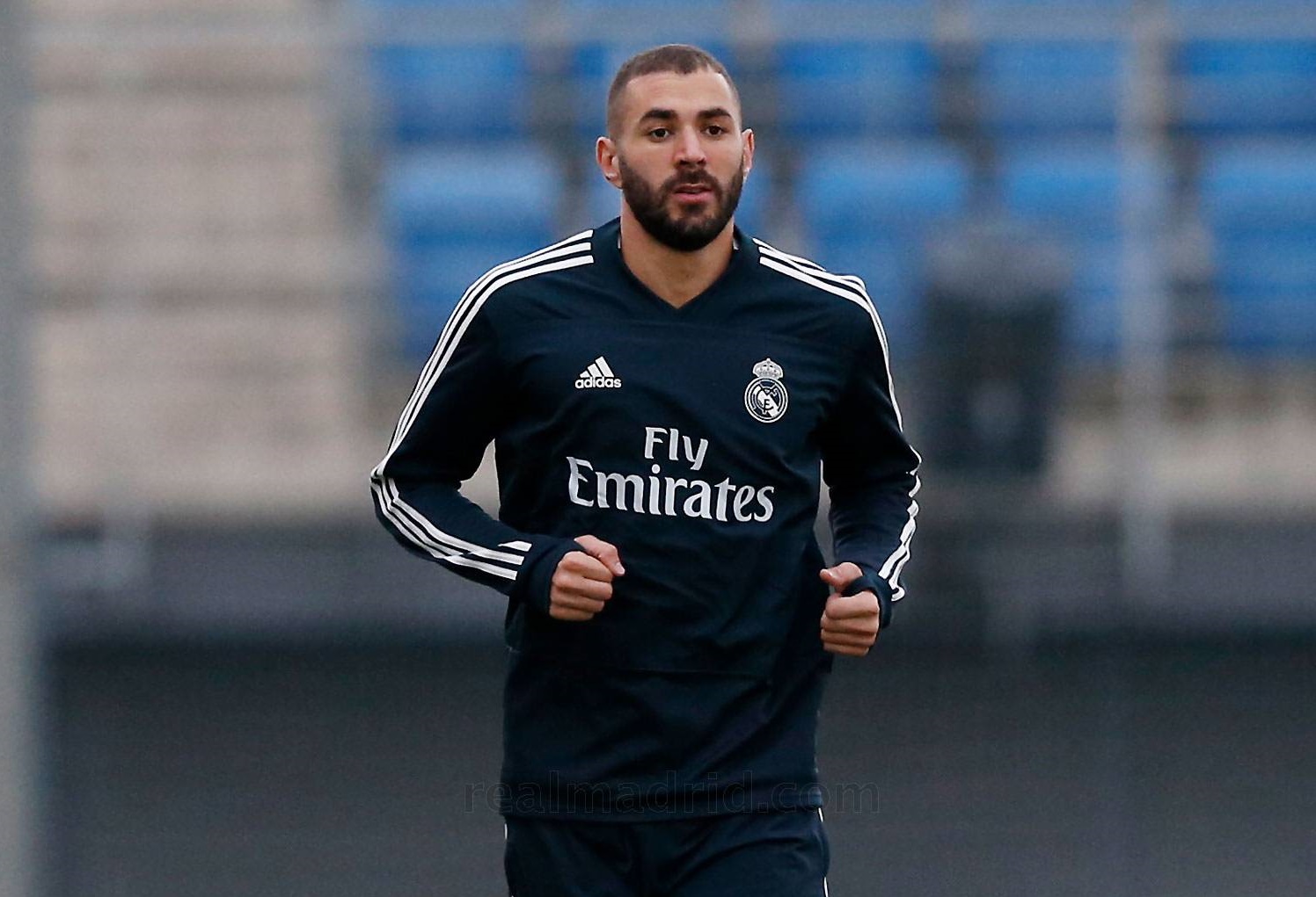 Ảnh bài viết Xin khoác áo Algeria không thành, Benzema buồn thiu trở về Madrid