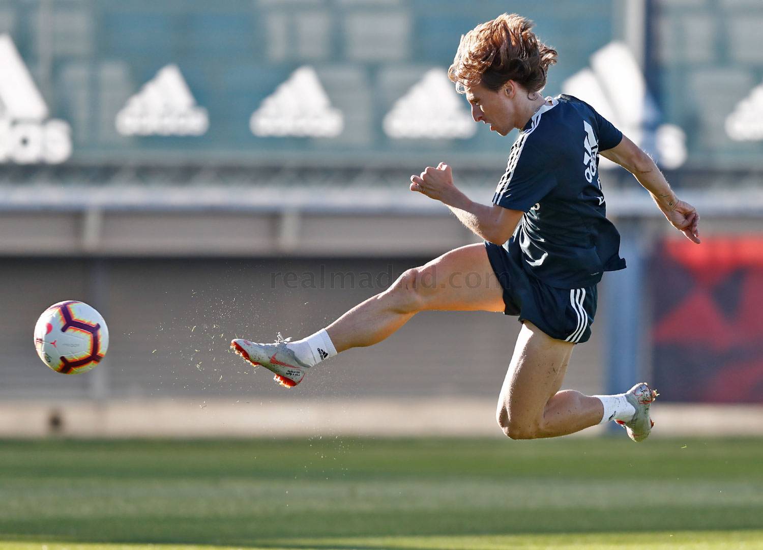 Luka Modric tái hiện tuyệt đỉnh Kung-Fu của Châu Tinh Trì