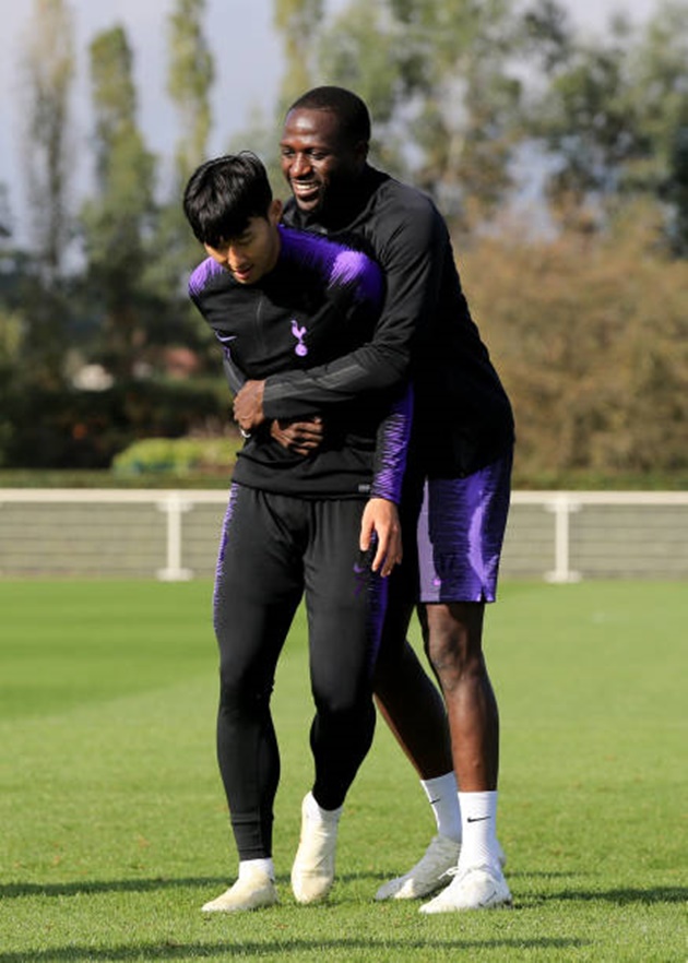 Ảnh bài viết Son Heung Min và đồng đội thể hiện "tình thương mến thương" trên sân tập