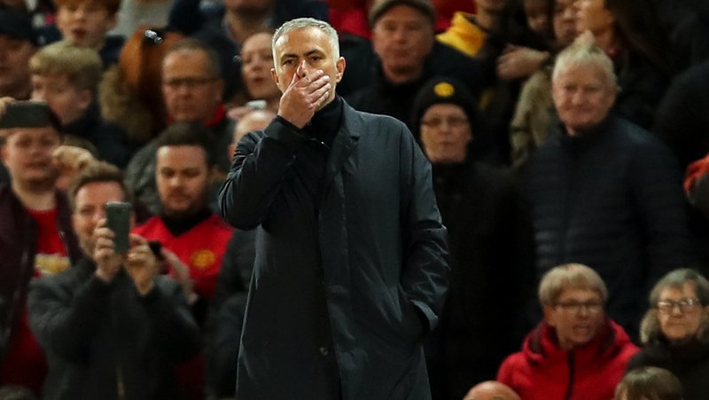 Vì Mourinho, Man Utd hoãn kế hoạch "trăm năm có một"