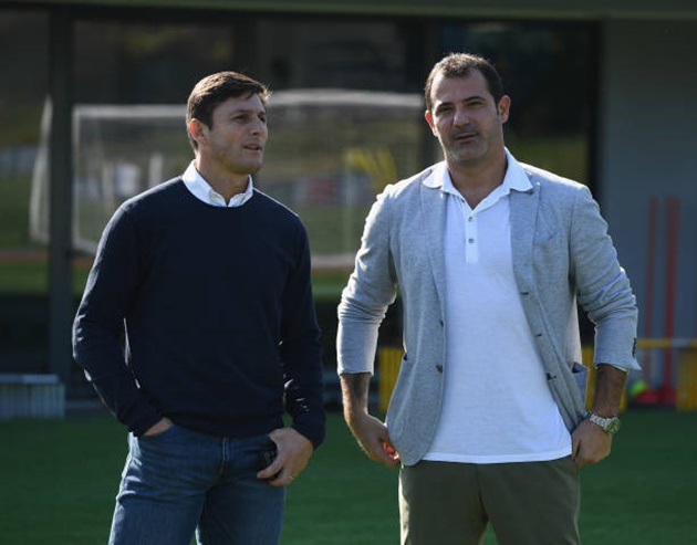 Dàn sao Inter Milan phấn khởi tột độ khi được huyền thoại ghé thăm