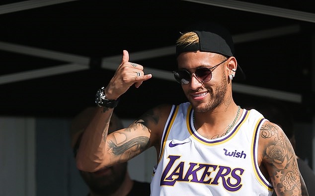 Ảnh bài viết Nhìn thấy đường về Barca, Neymar vui như trẩy hội