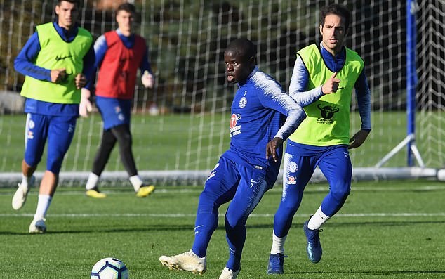 Ảnh bài viết Kante lườm mắt đầy "chết chóc" trước đại chiến Man Utd