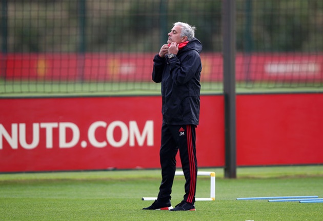 Mourinho lí giải về đội hình đầy rủi ro trước Chelsea