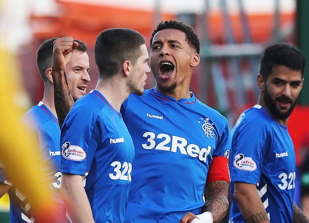 Ảnh bài viết Hủy diệt đối thủ 4-1, đội bóng của Gerrard bay vào Top đầu