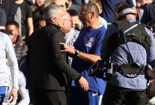 Nóng! Mourinho lại "rước họa vào thân" vì trợ lý của Chelsea