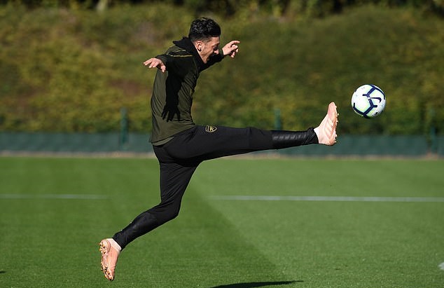 Ảnh bài viết Ozil tung vô ảnh cước, Arsenal cật lực hướng tới nấc thang thứ 10