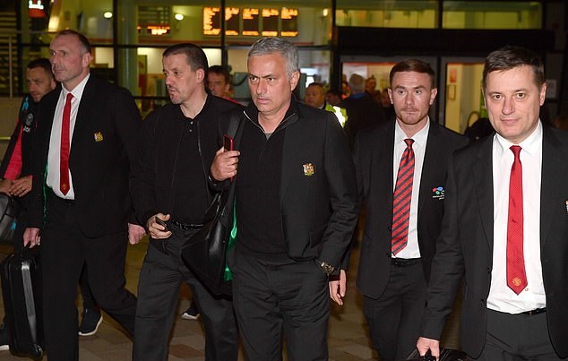 Ảnh bài viết Quỷ đỏ đánh rơi 2 điểm, HLV Mourinho hậm hực trở lại Manchester