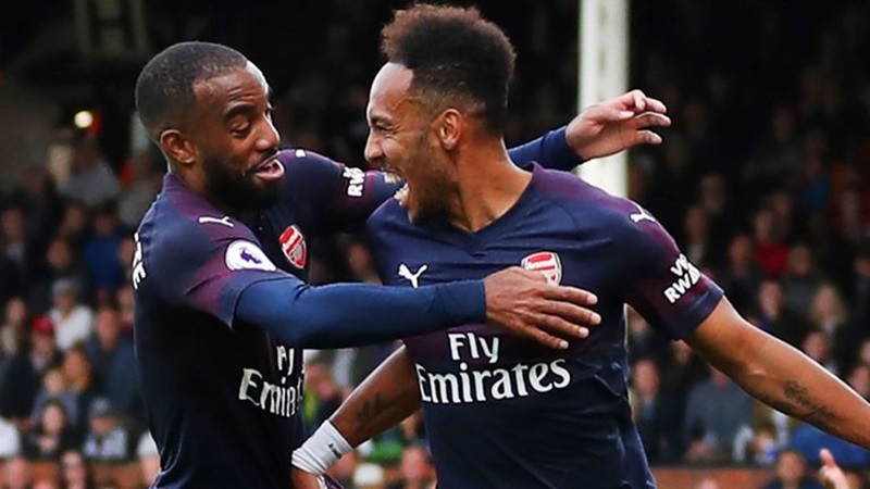 Không Cech, Sokratis, Arsenal dùng đội hình gì đấu Leicester?