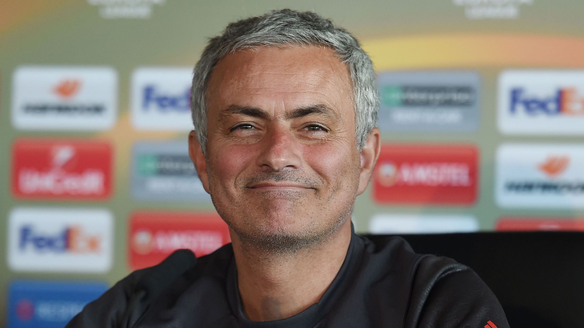 Chính thức: Mourinho 'né' thành công án phạt từ FA