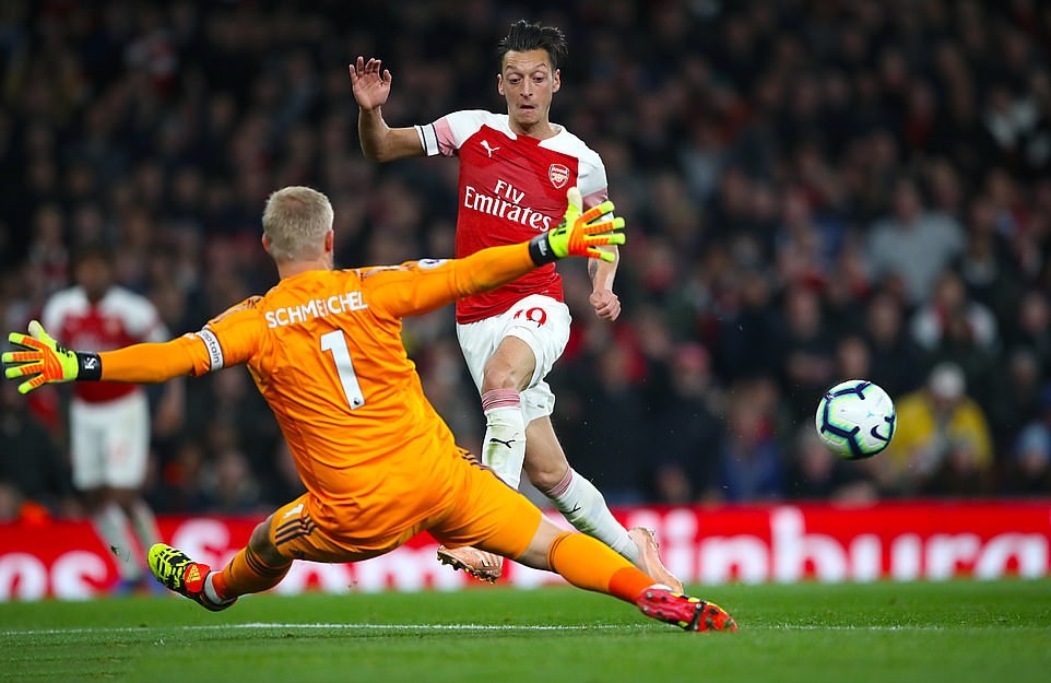 Ảnh bài viết Pha kiến tạo đẳng cấp của Ozil biến hàng thủ Leicester thành trò hề