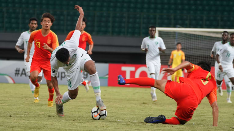 Thủ môn U19 Trung Quốc "dâng" chiến thắng cho U19 Saudi Arabia