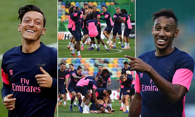 Ảnh bài viết Ozil quậy tung sân tập, Arsenal hướng tới thiên đường thứ 11