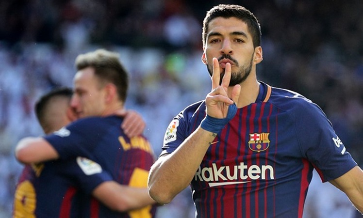 Barca đại thắng Real, Luis Suarez "tự sướng" khắp phòng thay đồ