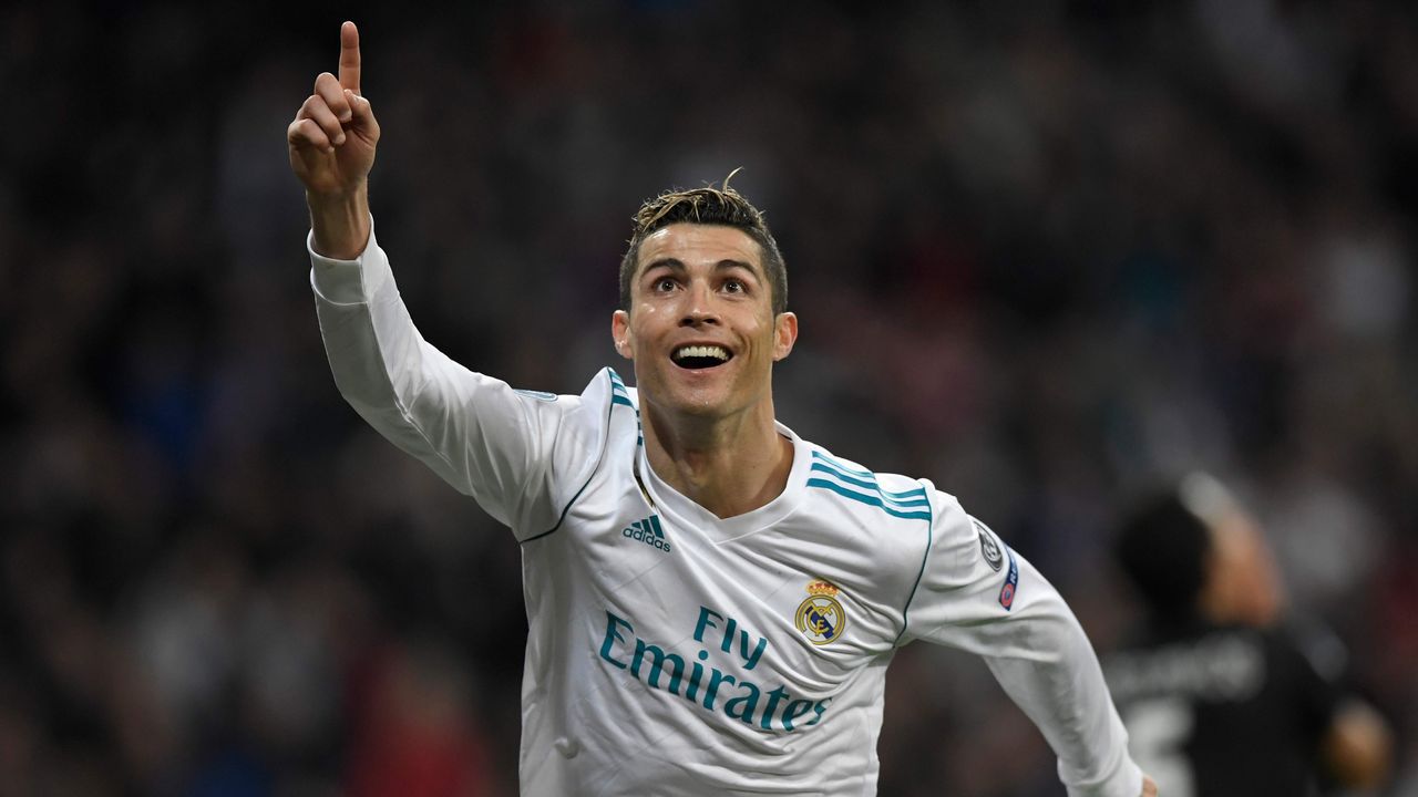 Bố HLV Lopetegui: 'Real khủng hoảng vì bán Ronaldo'