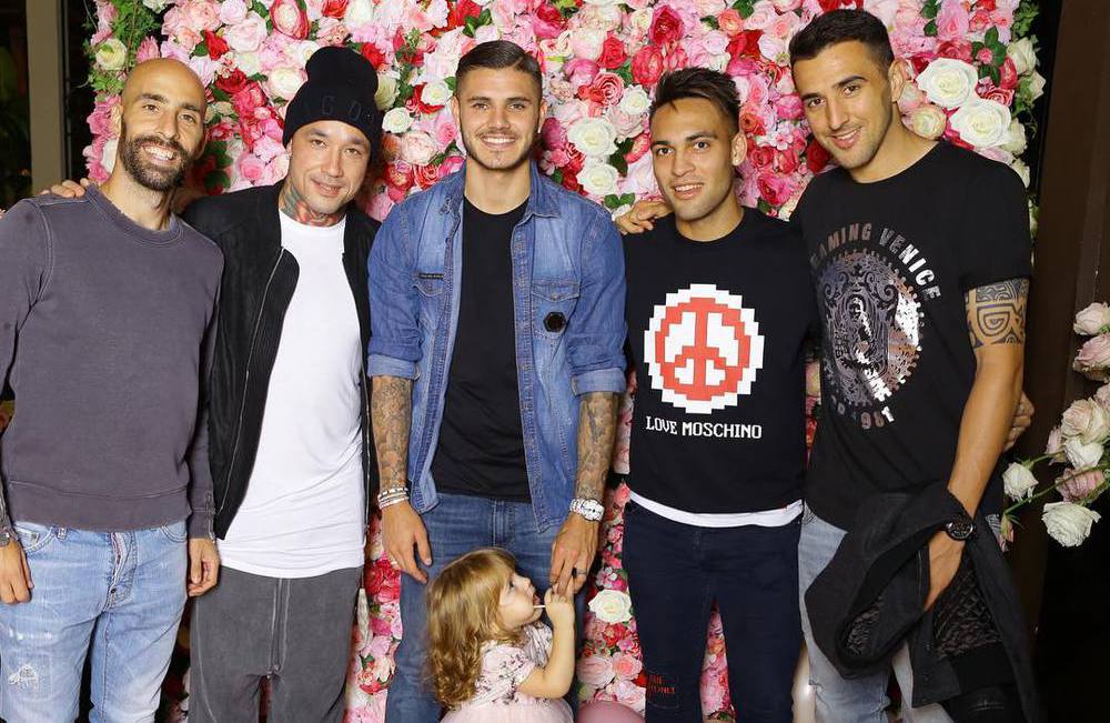 Ảnh bài viết Dàn sao Inter hoá soái ca dự sinh nhật con gái của Icardi