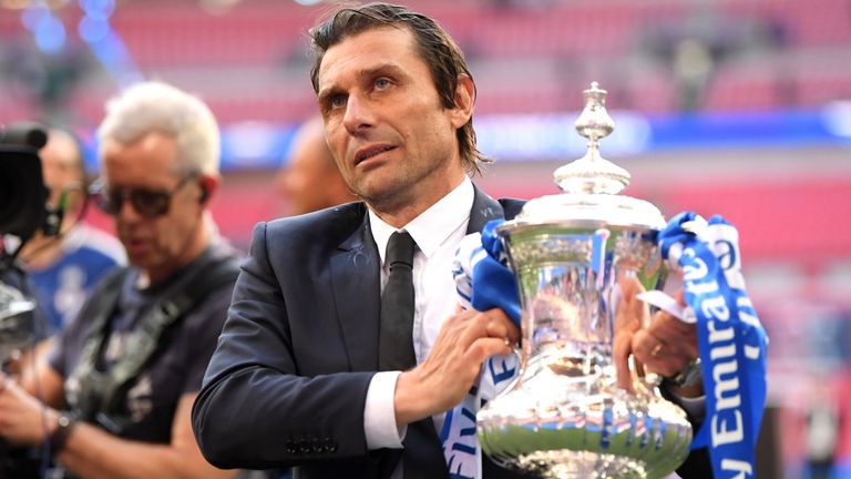 Antonio Conte rút lui khỏi cuộc đua vào 'Nhà Trắng'