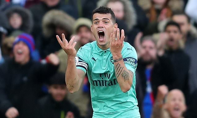 "Tôi hoàn toàn sửng sốt khi Xhaka đá hậu vệ trái"