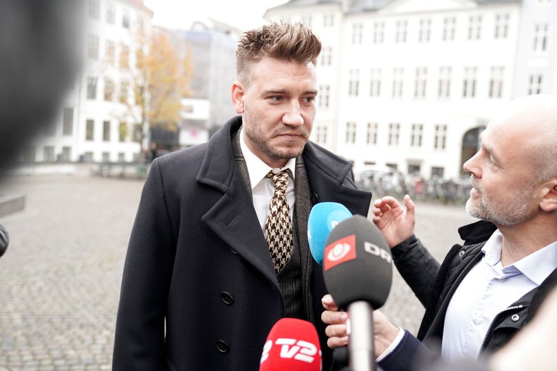 Sốc: 'Lord' Bendtner có thể phải ngồi tù vì lí do khó đỡ