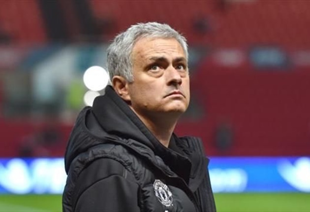 'Mourinho vẫn đang chiến đấu để sinh tồn tại Man Utd' 