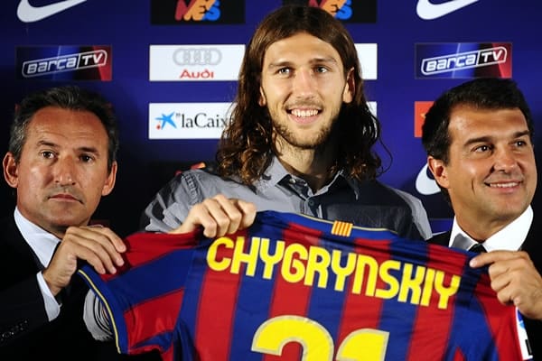 Những thương vụ chuyển nhượng bí ẩn của Barca: Dính lứu đến Mafia?